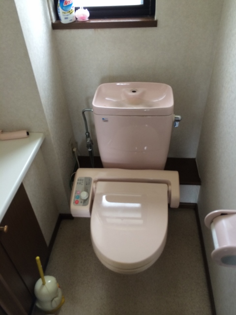トイレ タンク下から水漏れ 千葉県流山市平方 キッチンやお風呂 トイレなどの水回りのリフォームや給水管洗浄などはお任せ下さい